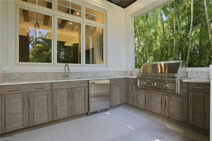 160 16th Ave S, Naples, Florida 34102