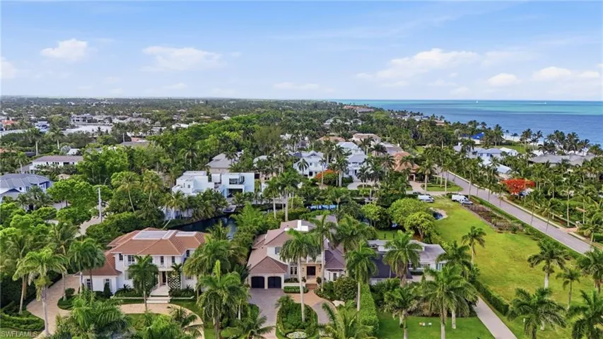 160 16th Ave S, Naples, Florida 34102