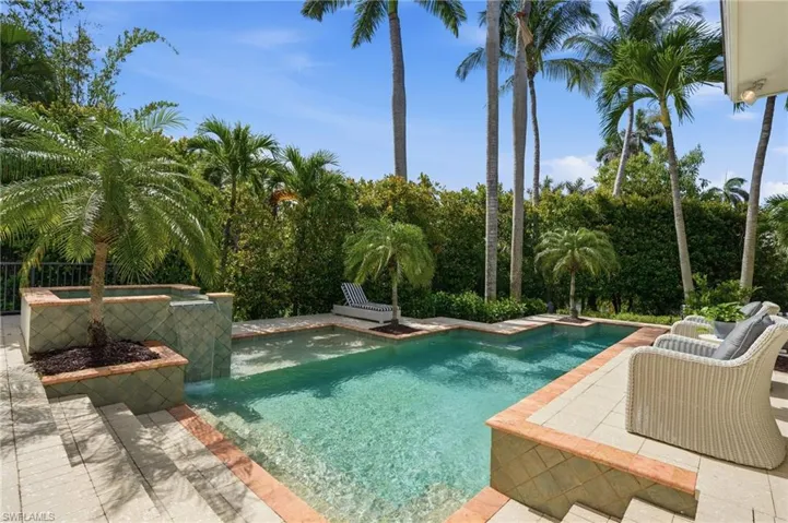 160 16th Ave S, Naples, Florida 34102