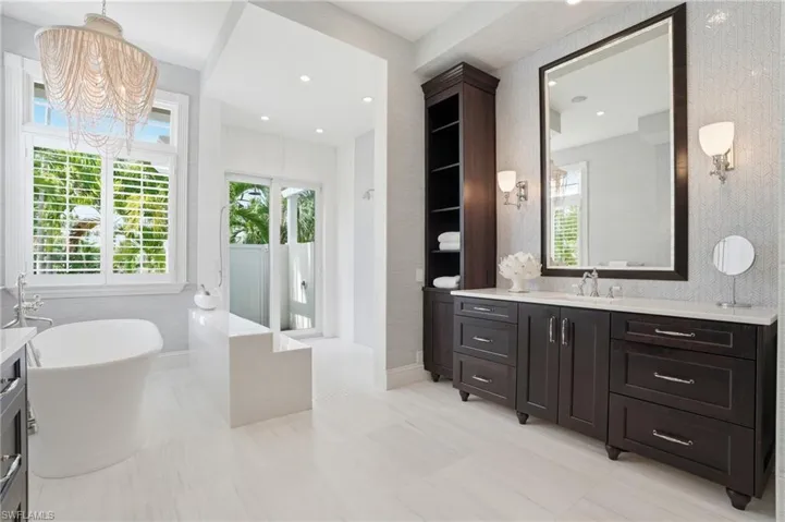 160 16th Ave S, Naples, Florida 34102