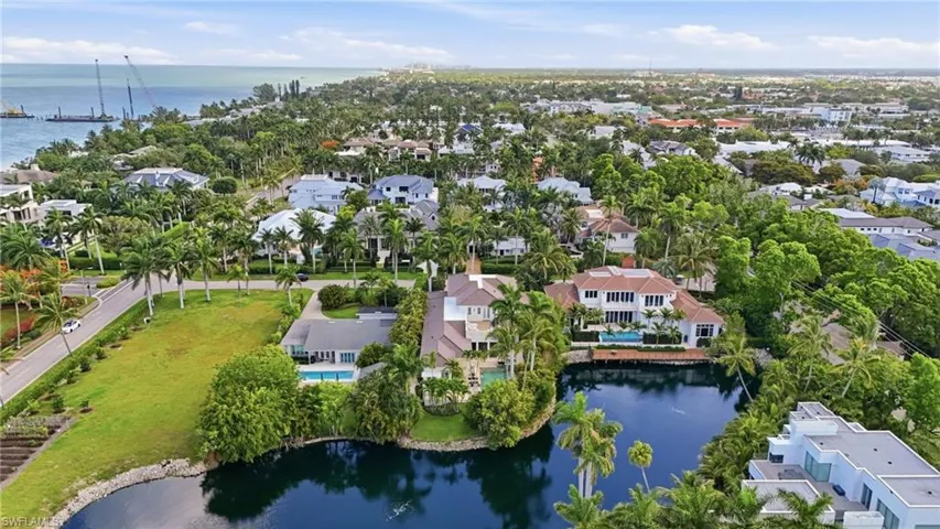 160 16th Ave S, Naples, Florida 34102