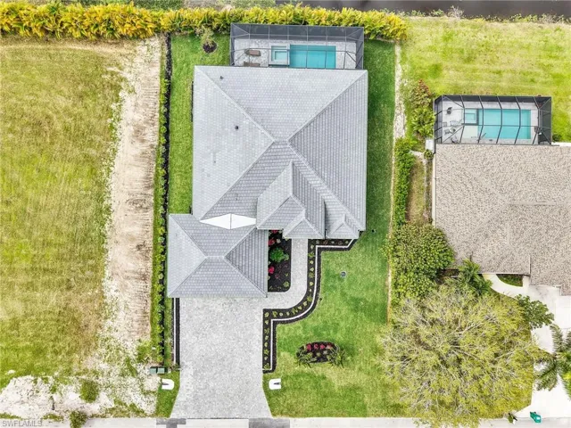 Birds eye view of property