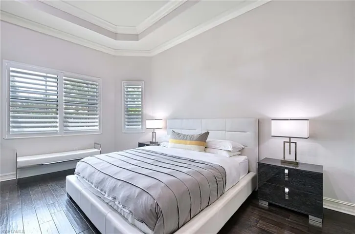 Primary bedroom with door to lanai