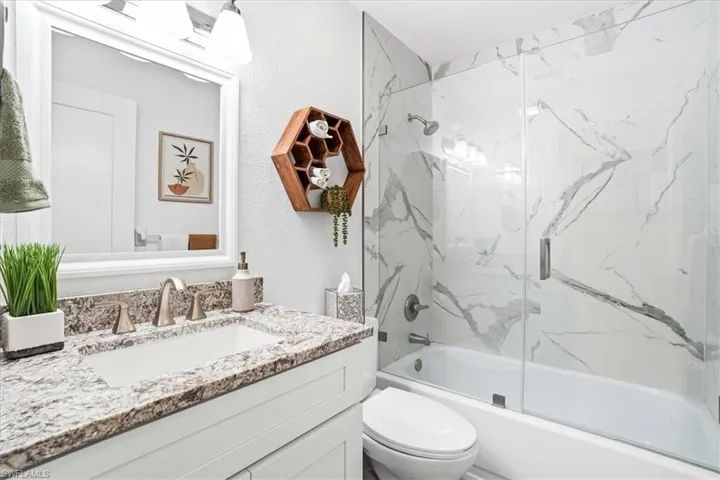 1714 Kings Lake Blvd 202, Naples, Florida 34112