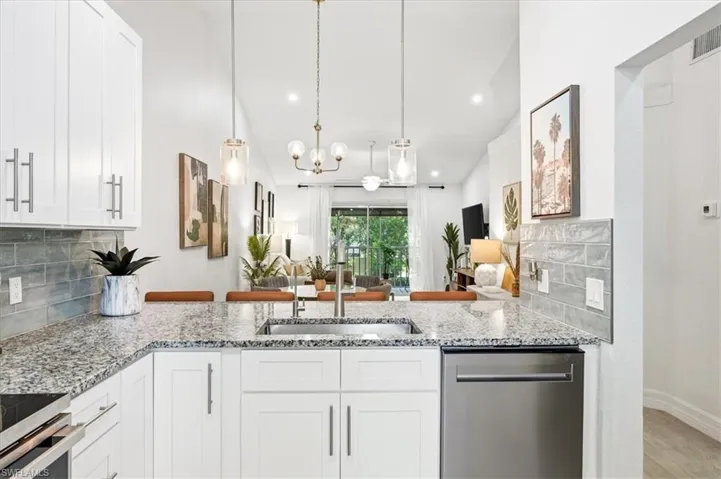 1714 Kings Lake Blvd 202, Naples, Florida 34112