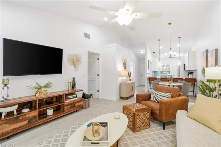 1714 Kings Lake Blvd 202, Naples, Florida 34112