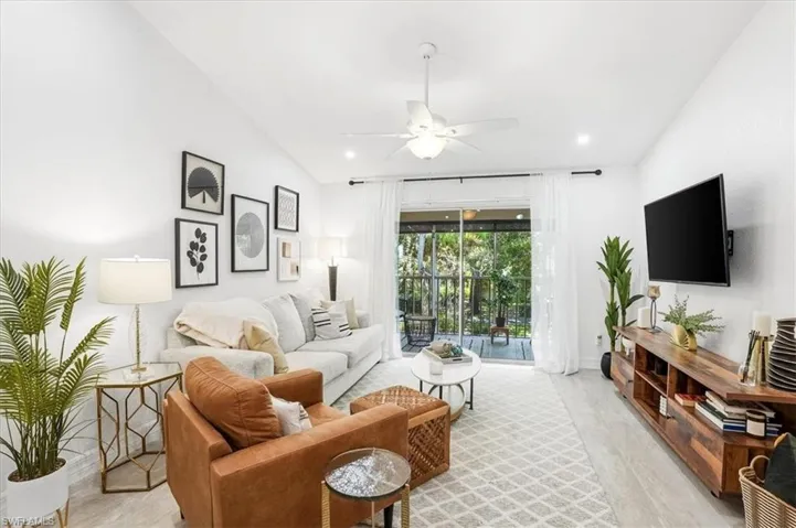 1714 Kings Lake Blvd 202, Naples, Florida 34112