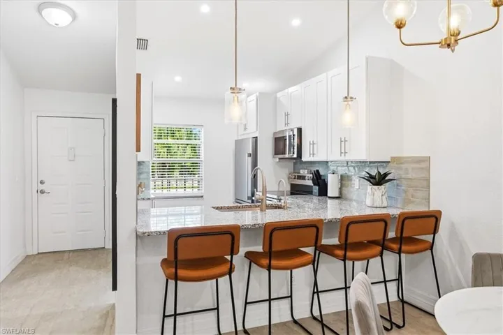 1714 Kings Lake Blvd 202, Naples, Florida 34112
