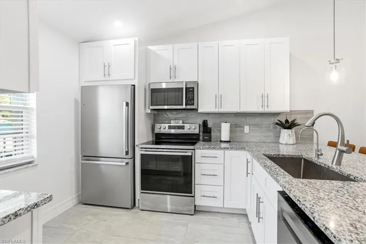 1714 Kings Lake Blvd 202, Naples, Florida 34112