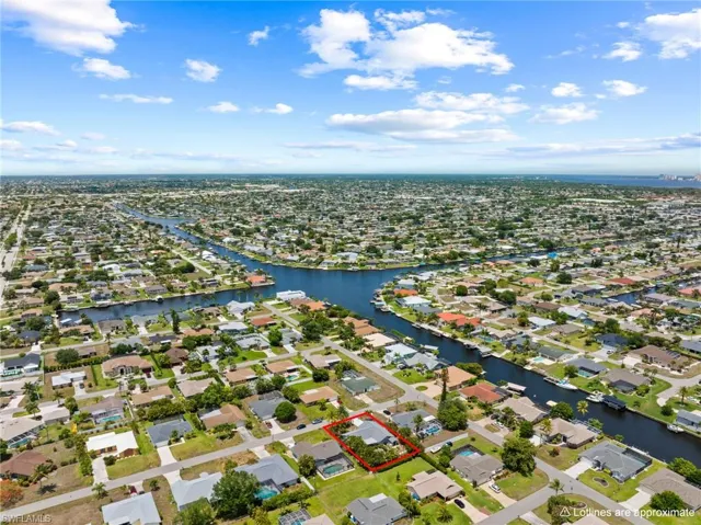924 SE 21st  LN, Cape Coral, FL 33990