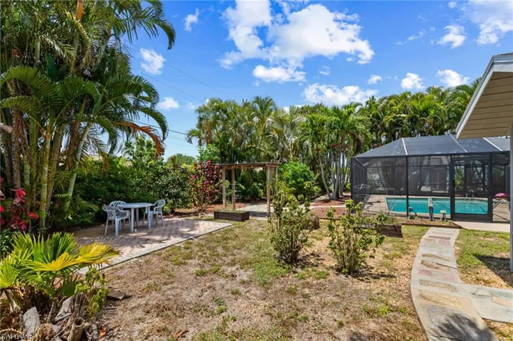 924 SE 21st  LN, Cape Coral, FL 33990