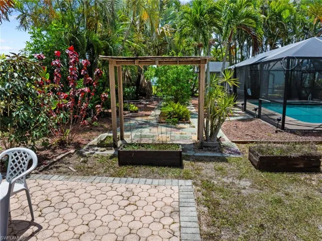 924 SE 21st  LN, Cape Coral, FL 33990