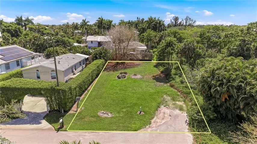 Aerial view of property and surrounding area with property boundaries highlighted and a tree filled landscape