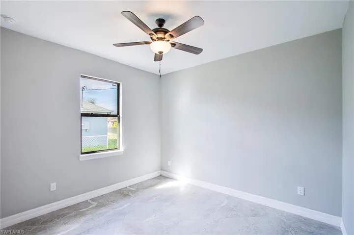 Empty room featuring ceiling fan