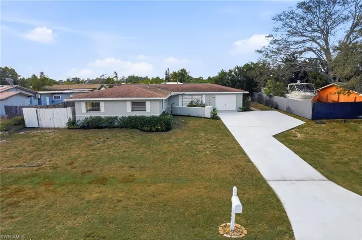 209  Punta Alta  CT, Lehigh Acres, FL 33936
