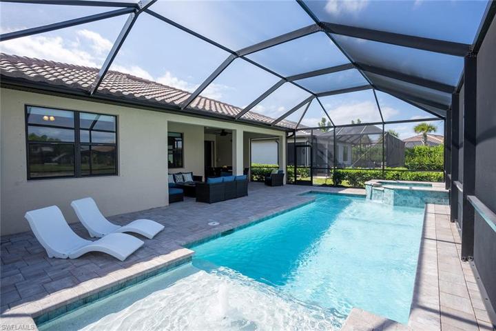 Custom pool with sun shelf