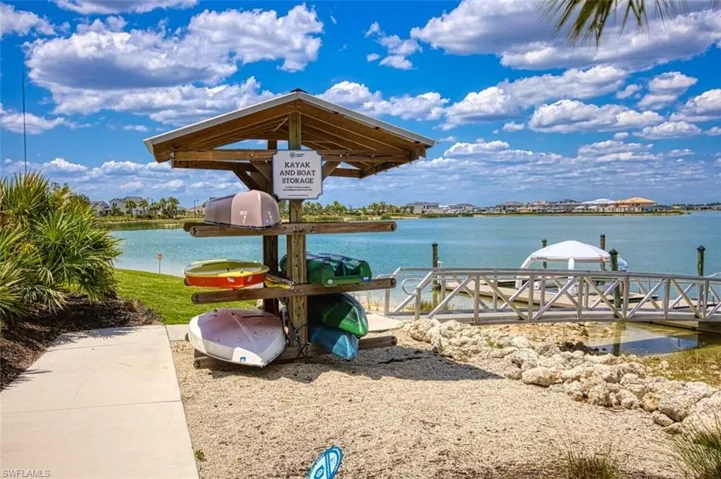 BR Dock area with a water view