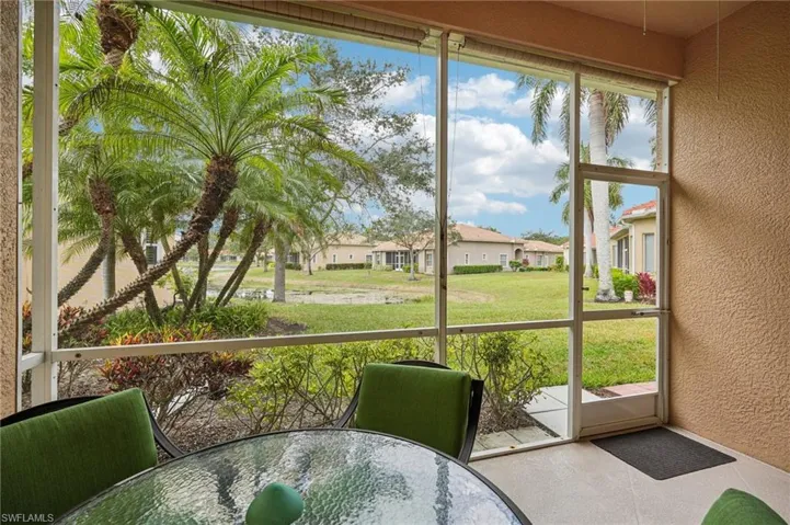 creened in Lani with lake views
