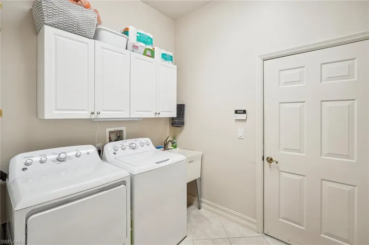 Clothes washing area with washer/dryer