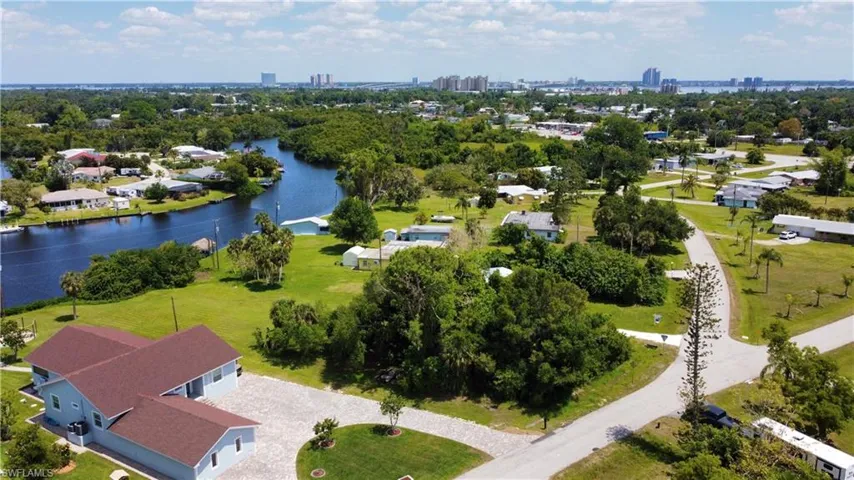 1302  Wendell  AVE, North Fort Myers, FL 33903