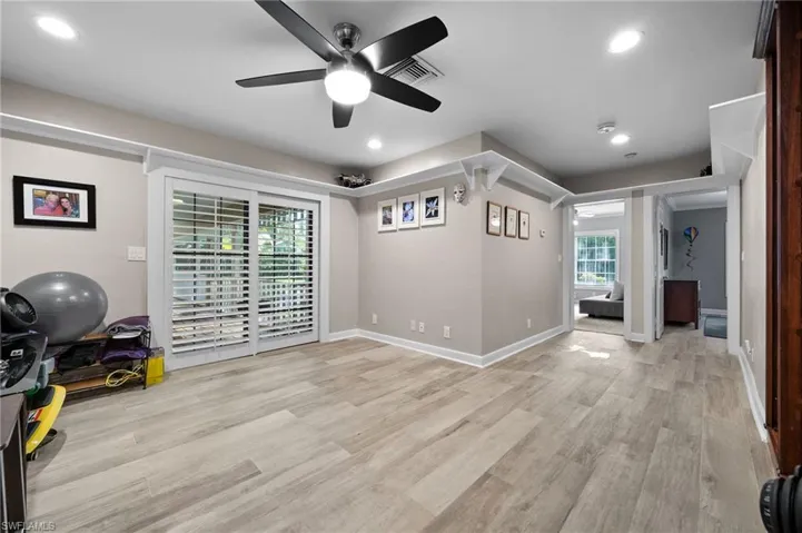 Versatile area varying living options