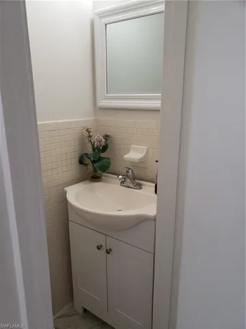 Half bath sink