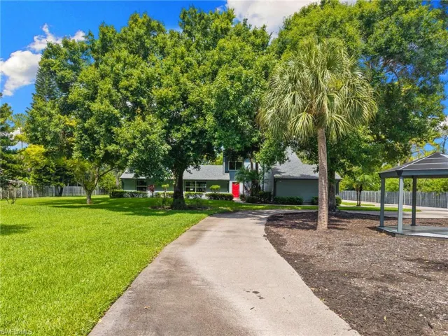 201 Perkins Dr, Naples, Florida 34119