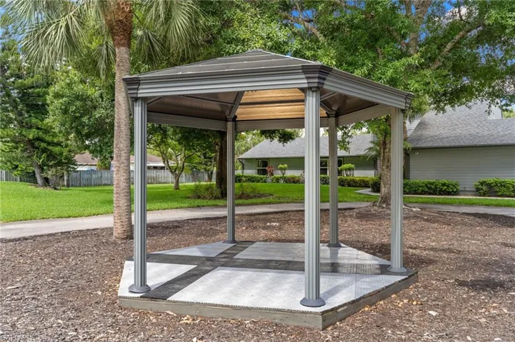 201 Perkins Dr, Naples, Florida 34119