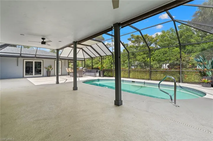 201 Perkins Dr, Naples, Florida 34119