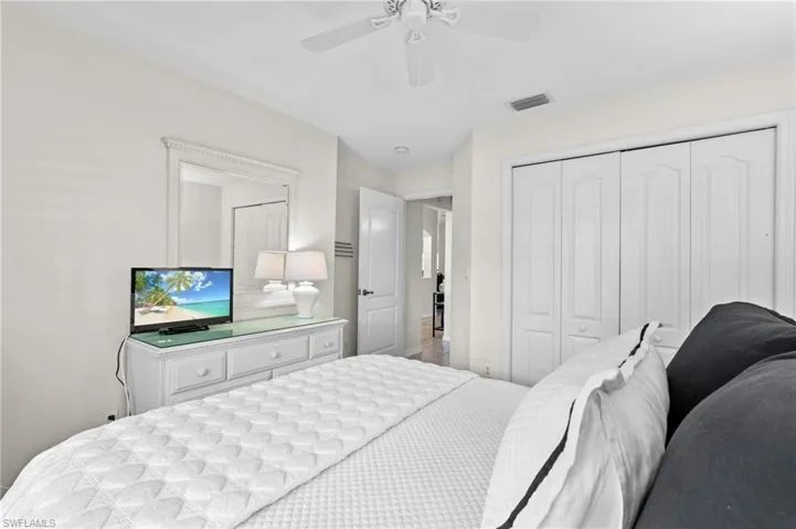 Bedroom 2 - view 2