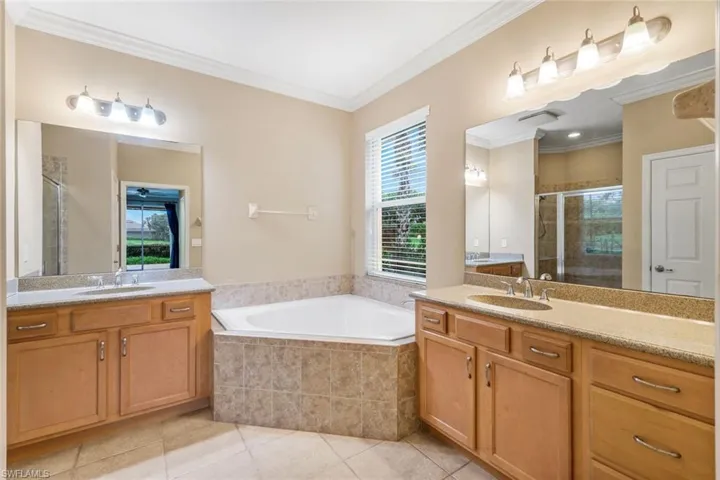 9704 Cobalt Cove Cir, Naples, Florida 34120