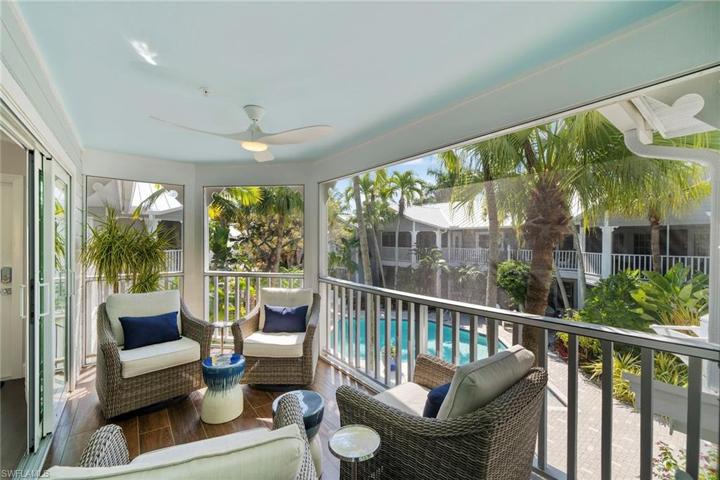 376  3rd S ST, Naples, FL 34102