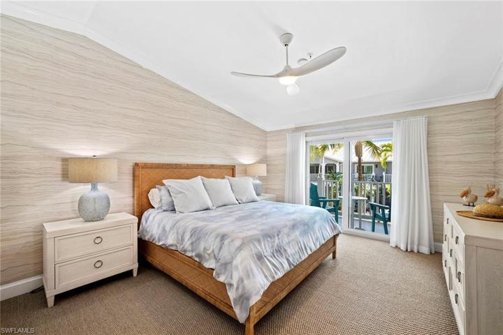 376  3rd S ST, Naples, FL 34102