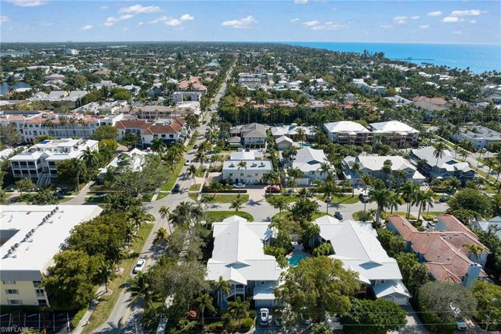 376  3rd S ST, Naples, FL 34102