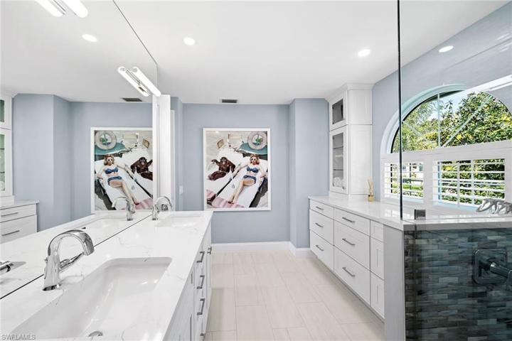 376  3rd S ST, Naples, FL 34102