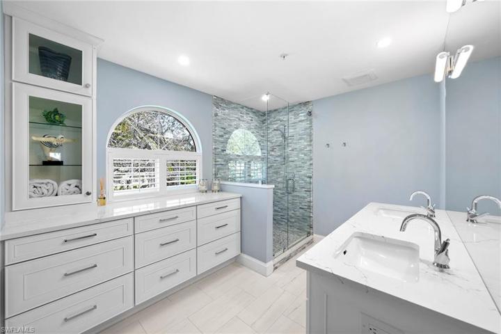 376  3rd S ST, Naples, FL 34102