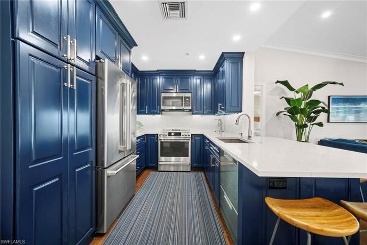 376  3rd S ST, Naples, FL 34102