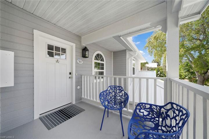 376  3rd S ST, Naples, FL 34102