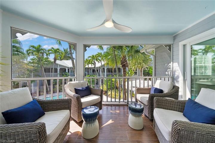 376  3rd S ST, Naples, FL 34102