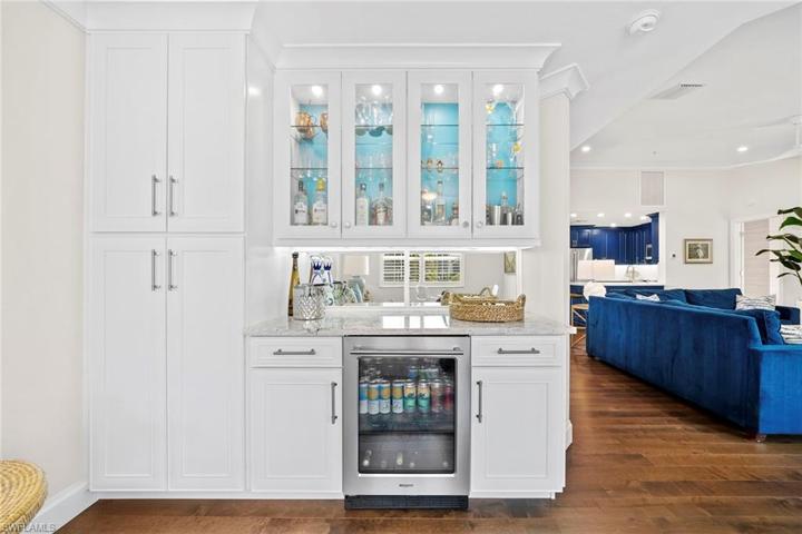 376  3rd S ST, Naples, FL 34102