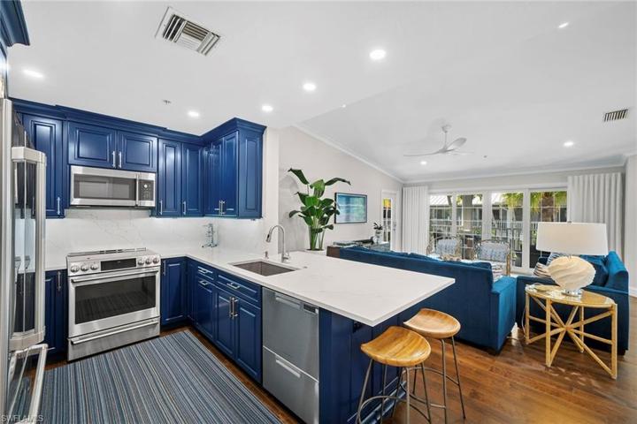 376  3rd S ST, Naples, FL 34102
