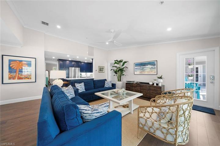 376  3rd S ST, Naples, FL 34102