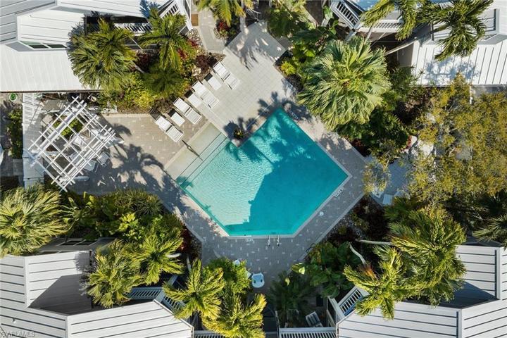 376  3rd S ST, Naples, FL 34102