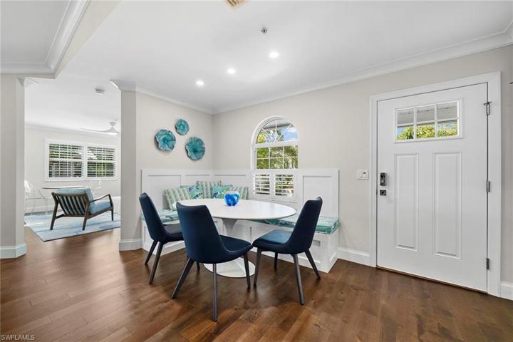 376  3rd S ST, Naples, FL 34102