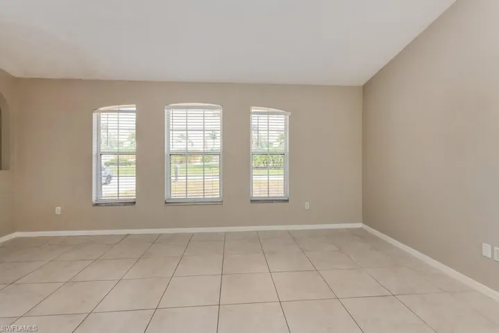 2210 Se 15th St, Cape Coral, Florida 33990