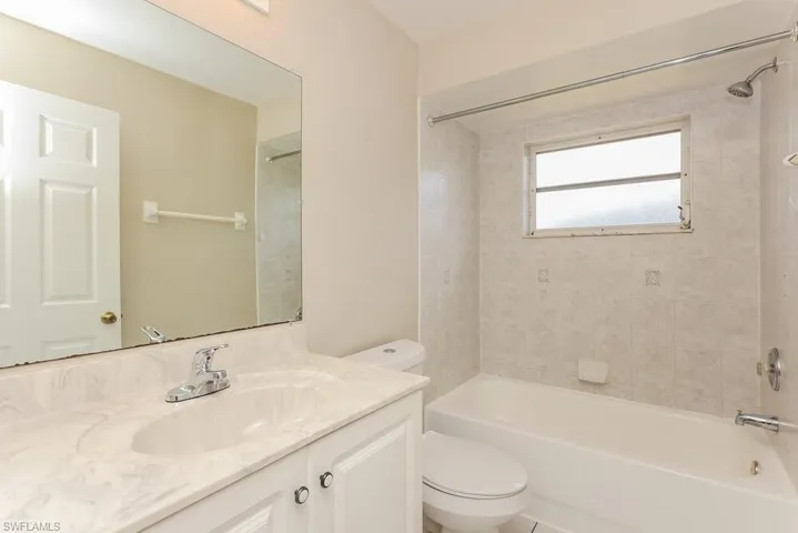 2210 Se 15th St, Cape Coral, Florida 33990