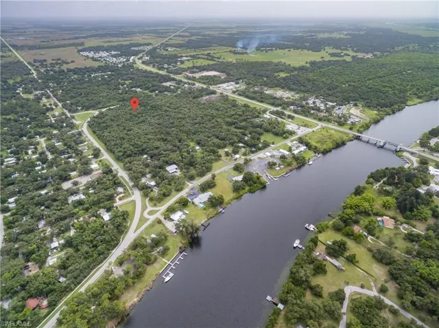 Acreage Just Over The Bridge to Downtown Labelle & Caloosahatchee River