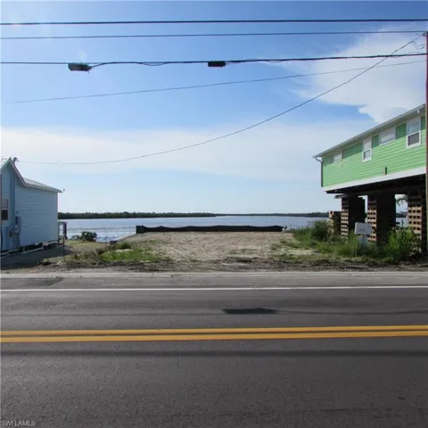 4748 Pine Island Rd Nw, Matlacha, Florida 33993