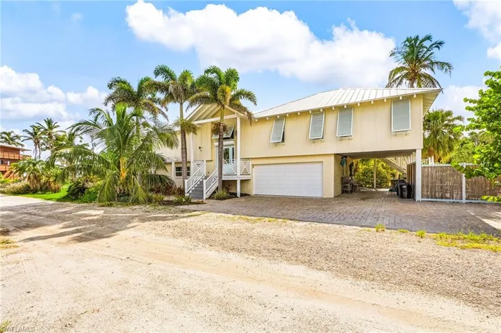 Entry to the home is on Silver Tarpon Lodge Ct.