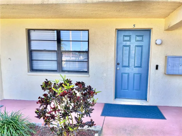 1104 SE 8th  ST, Cape Coral, FL 33990